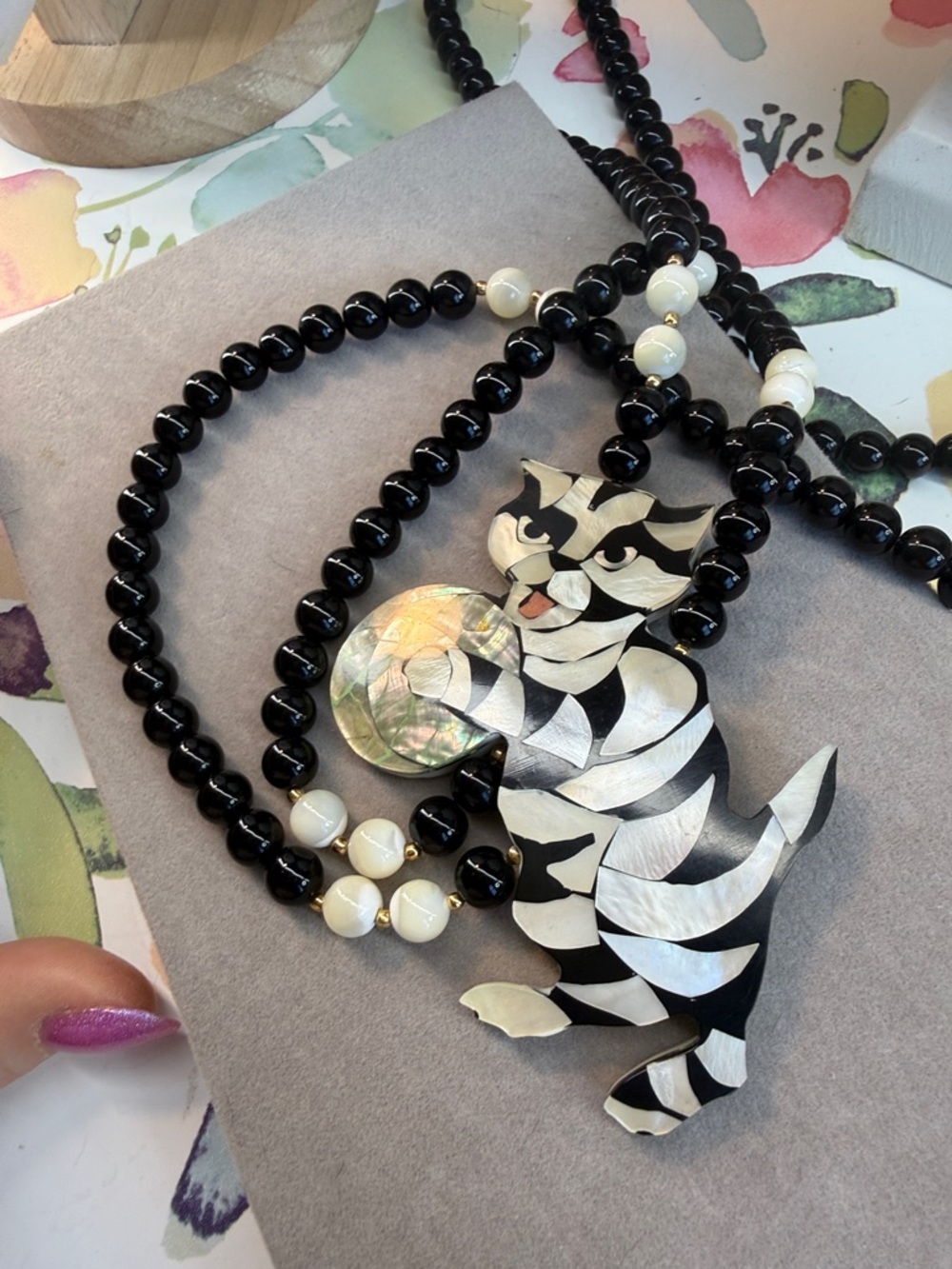 Vintage Sands Black & White Cat Mother Pearl Pendant Bead Necklace - Picture 6 of 7